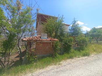 Güvenay - Çorum Üçtutlar Mahallesi Ayarık Bağları 4+1 Satılık Villa