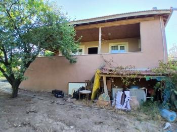 GÜVENAY - ÇORUM  BAYAT MAHALLESİNDE  İÇERİSİNDE EVİ BULUNAN SATILIK BAHÇE