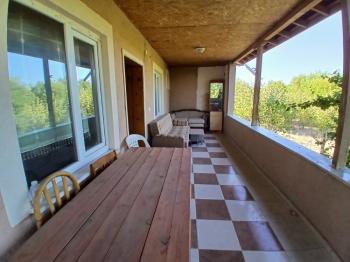 GÜVENAY - ÇORUM  BAYAT MAHALLESİNDE  İÇERİSİNDE EVİ BULUNAN SATILIK BAHÇE