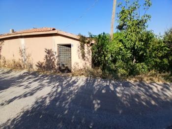 GÜVENAY - ÇORUM  BAYAT MAHALLESİNDE  İÇERİSİNDE EVİ BULUNAN SATILIK BAHÇE