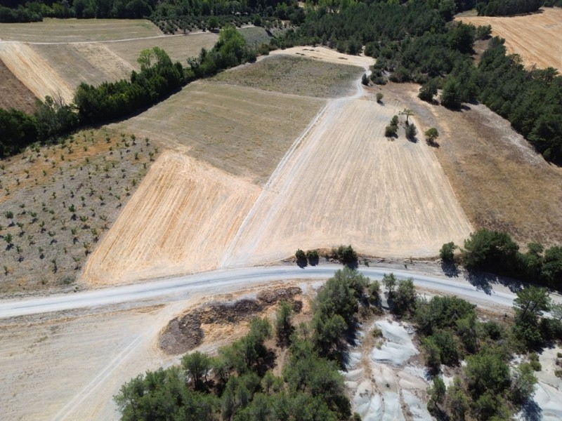 Göynük Mustanlar Köyün de Asfalt Yola Cepheli Arazi Satılık.