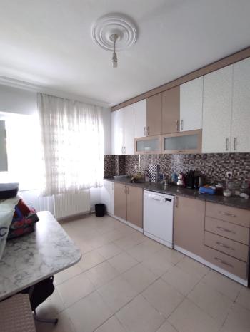 GÜVENAY - ÇORUM ULUKAVAK MAH. SELİMİYE CAMİİ CİVARI SATILIK 3+1 DAİRE