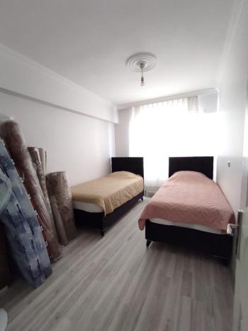 GÜVENAY - ÇORUM ULUKAVAK MAH. SELİMİYE CAMİİ CİVARI SATILIK 3+1 DAİRE