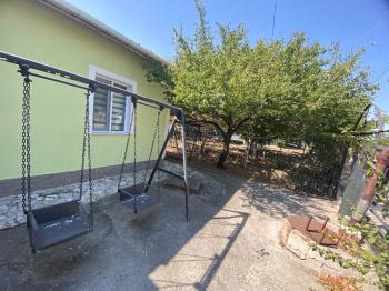 GÜVENAY - ÇORUM AYARIK BAĞLARI 2200 M2 İÇERİSİNDE 1+1 EV OLAN BAĞ