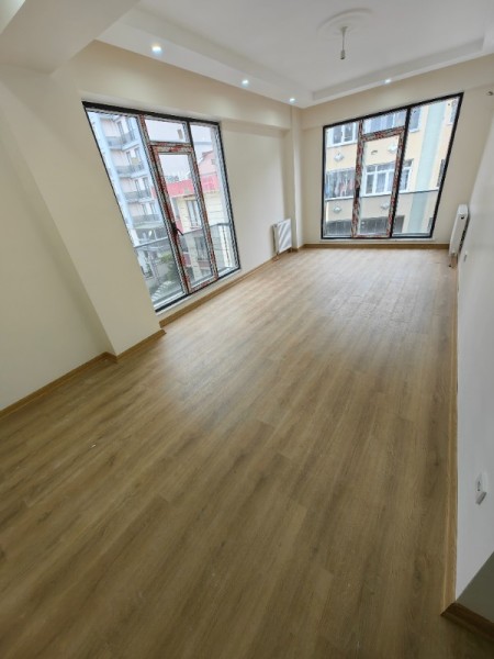 Alibeyköy Metro'ya 5 dk Güvenlikli Otoparklı Site'de 8.Kat Satılık Daire