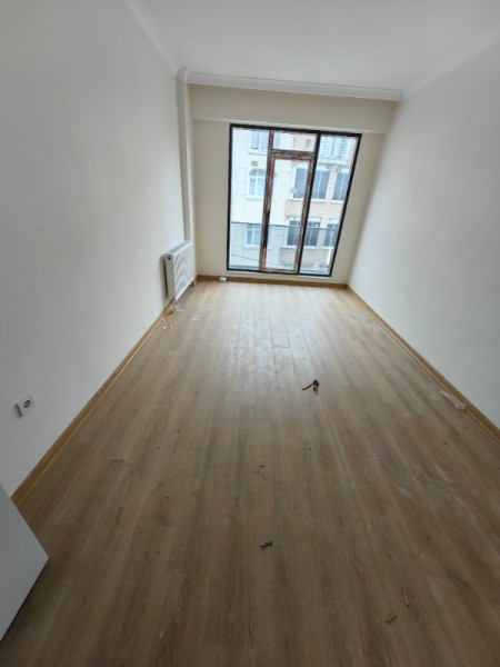 Alibeyköy Metro'ya 5 dk Güvenlikli Otoparklı Site'de 8.Kat Satılık Daire