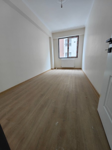 Alibeyköy Metro'ya 5 dk Güvenlikli Otoparklı Site'de 8.Kat Satılık Daire