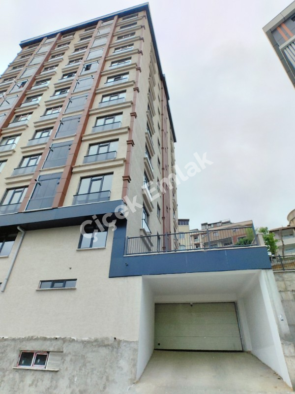 Alibeyköy Metro'ya 5 dk Güvenlikli Otoparklı Site'de 8.Kat Satılık Daire