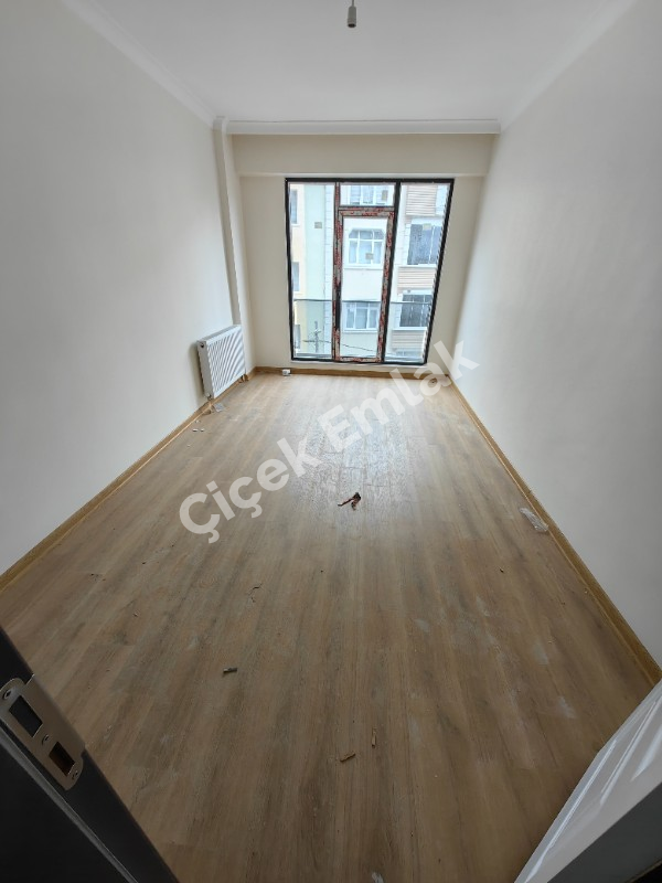 Alibeyköy Metro'ya 5 dk Güvenlikli Otoparklı Site'de 8.Kat Satılık Daire