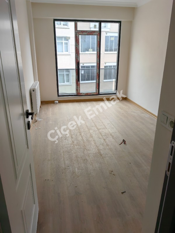 Alibeyköy Metro'ya 5 dk Güvenlikli Otoparklı Site'de 8.Kat Satılık Daire