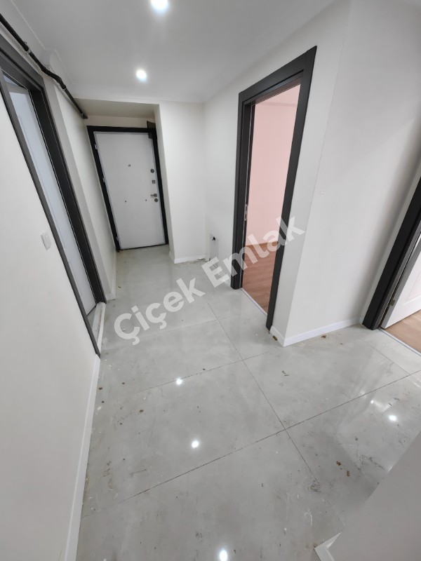 Alibeyköy Metro'ya 5 dk Güvenlikli Otoparklı Site'de 8.Kat Satılık Daire