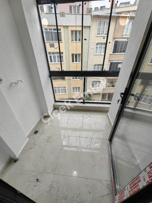 Alibeyköy Metro'ya 5 dk Güvenlikli Otoparklı Site'de 8.Kat Satılık Daire