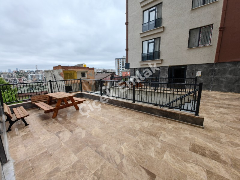 Alibeyköy Metro'ya 5 dk Güvenlikli Otoparklı Site'de 8.Kat Satılık Daire