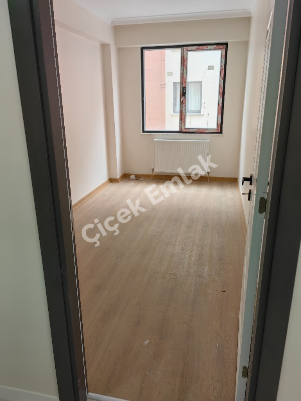 Alibeyköy Metro'ya 5 dk Güvenlikli Otoparklı Site'de 8.Kat Satılık Daire