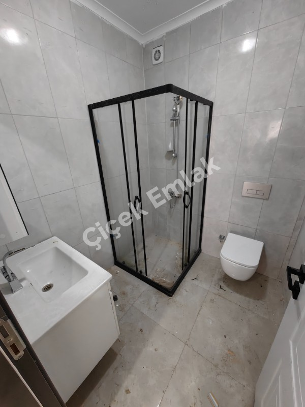 Alibeyköy Metro'ya 5 dk Güvenlikli Otoparklı Site'de 8.Kat Satılık Daire