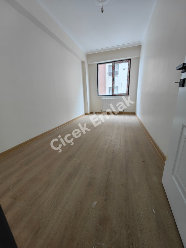 Alibeyköy Metro'ya 5 dk Güvenlikli Otoparklı Site'de 8.Kat Satılık Daire