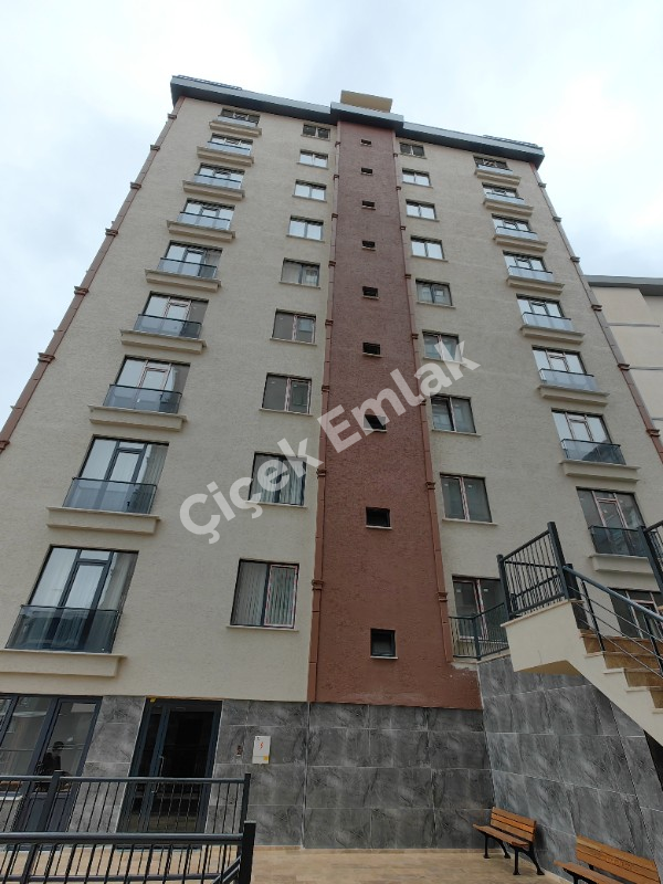 Alibeyköy Metro'ya 5 dk Güvenlikli Otoparklı Site'de 8.Kat Satılık Daire