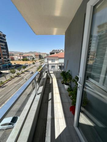 AFYON ÜÇOK EMLAKTAN ALİ İHSAN PAŞA MAH SATILIK CADDE ÜZERİ LÜX DAİRE