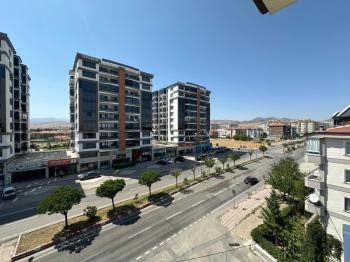 AFYON ÜÇOK EMLAKTAN ALİ İHSAN PAŞA MAH SATILIK CADDE ÜZERİ LÜX DAİRE