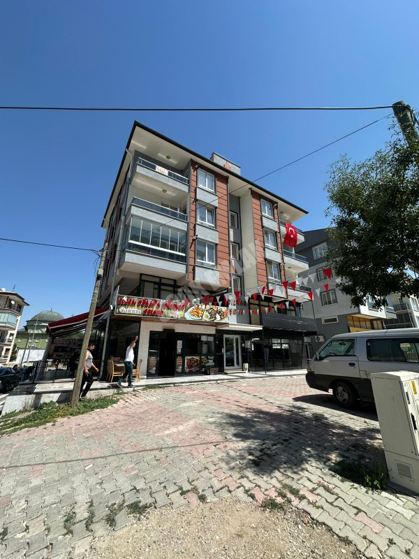 AFYON ÜÇOK EMLAKTAN ALİ İHSAN PAŞA MAH SATILIK CADDE ÜZERİ LÜX DAİRE