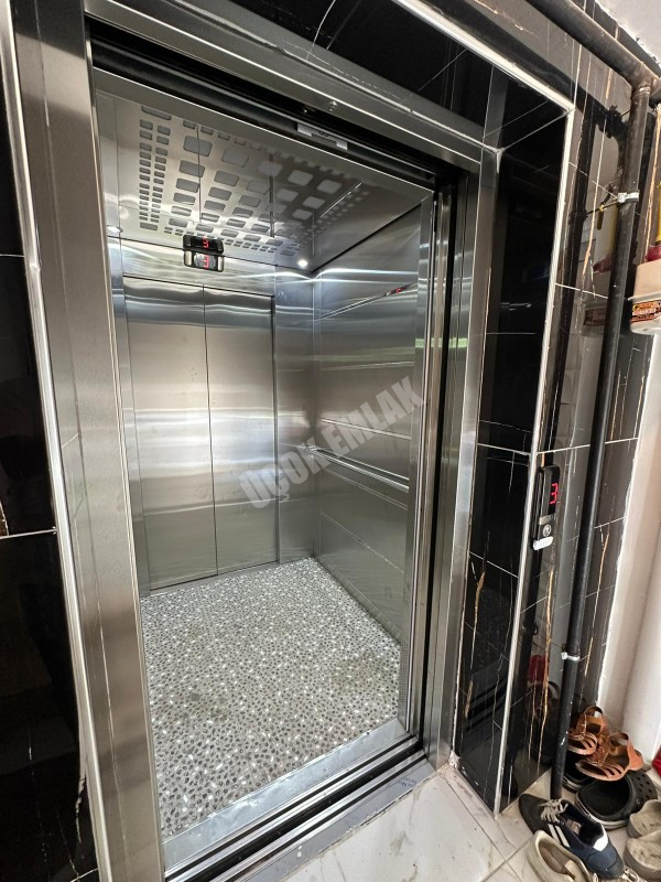 AFYON ÜÇOK EMLAKTAN ALİ İHSAN PAŞA MAH SATILIK CADDE ÜZERİ LÜX DAİRE