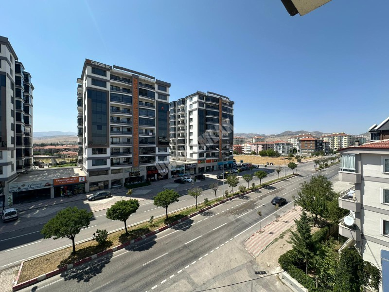 AFYON ÜÇOK EMLAKTAN ALİ İHSAN PAŞA MAH SATILIK CADDE ÜZERİ LÜX DAİRE