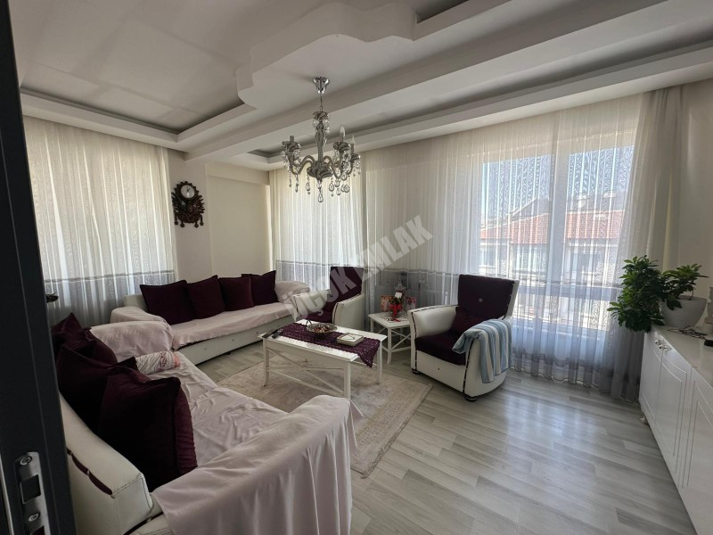 AFYON ÜÇOK EMLAKTAN ALİ İHSAN PAŞA MAH SATILIK CADDE ÜZERİ LÜX DAİRE