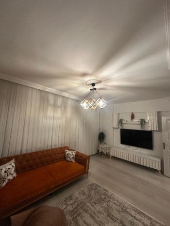 GÜVENAY - ÇORUM GÜLABİBEY KAPAKLI MEVKİ BAKIMLI SATILIK 2+1 DAİRE