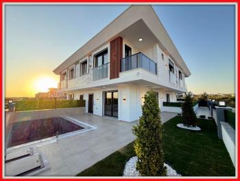 Didim'de Satılık Havuzlu 3+1 Villa