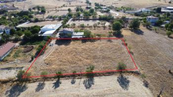 AFYON ÜÇOK EMLAKTAN SÜLÜNDE SATILIK YATIRIMLIK KONUMU GÜZEL 3.587M² TARLA