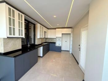 Didim'de Satılık Havuzlu Otoparklı Villa