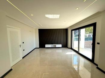 Didim'de Satılık Havuzlu Otoparklı Villa