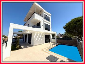 Didim'de Satılık Havuzlu Otoparklı Villa