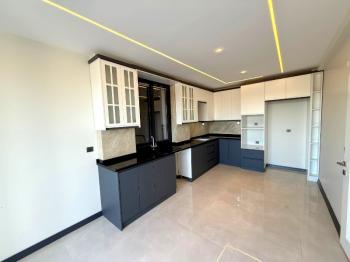 Didim'de Satılık Havuzlu Otoparklı Villa