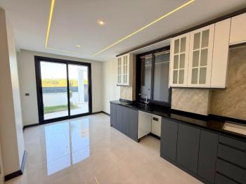 Didim'de Satılık Havuzlu Otoparklı Villa