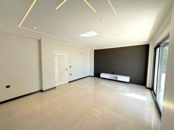 Didim'de Satılık Havuzlu Otoparklı Villa