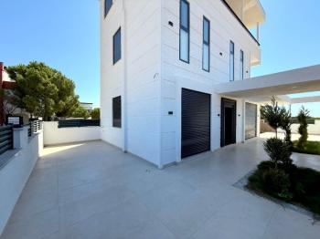 Didim'de Satılık Havuzlu Otoparklı Villa