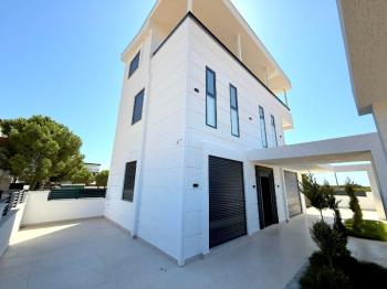 Didim'de Satılık Havuzlu Otoparklı Villa
