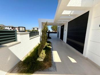Didim'de Satılık Havuzlu Otoparklı Villa