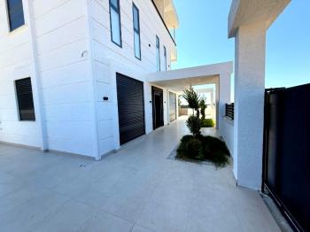 Didim'de Satılık Havuzlu Otoparklı Villa
