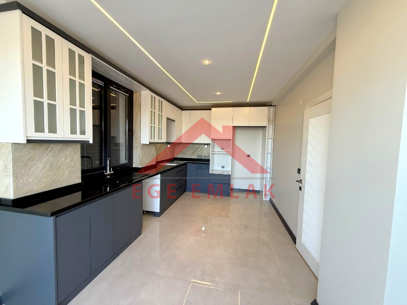 Didim'de Satılık Havuzlu Otoparklı Villa