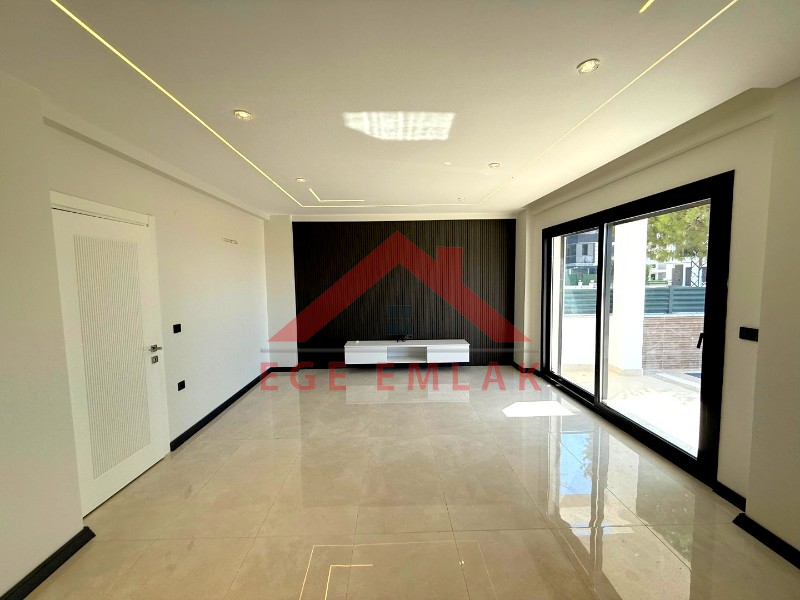 Didim'de Satılık Havuzlu Otoparklı Villa