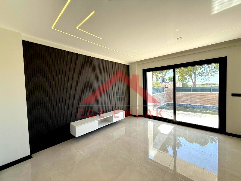 Didim'de Satılık Havuzlu Otoparklı Villa