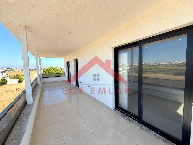 Didim'de Satılık Havuzlu Otoparklı Villa