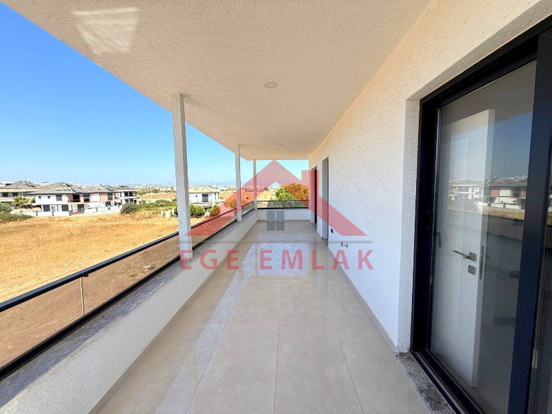 Didim'de Satılık Havuzlu Otoparklı Villa