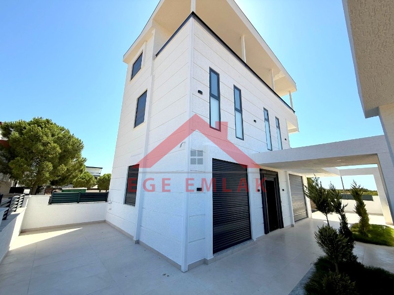 Didim'de Satılık Havuzlu Otoparklı Villa