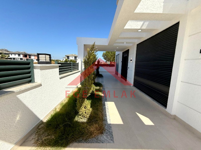 Didim'de Satılık Havuzlu Otoparklı Villa