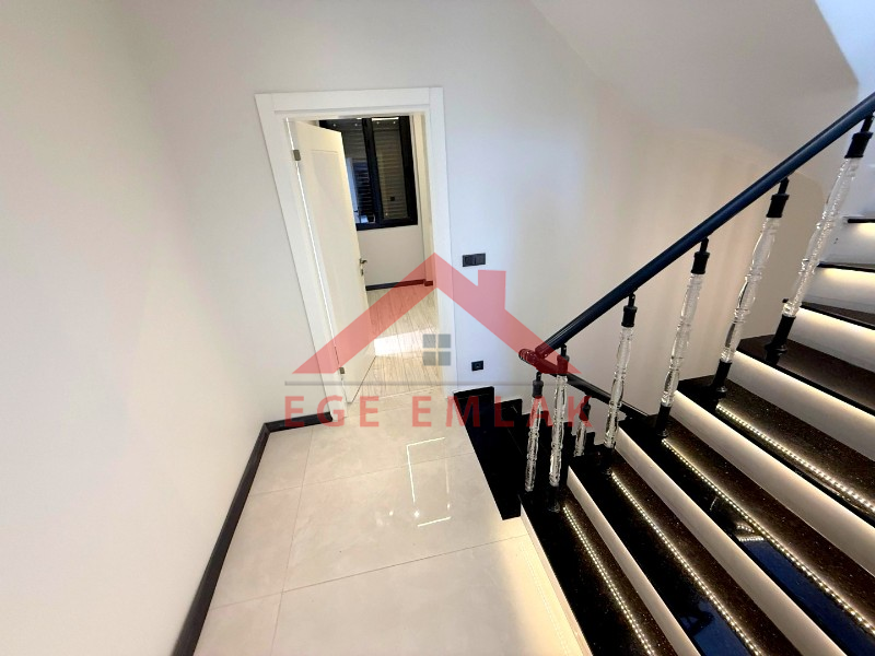 Didim'de Satılık Havuzlu Otoparklı Villa