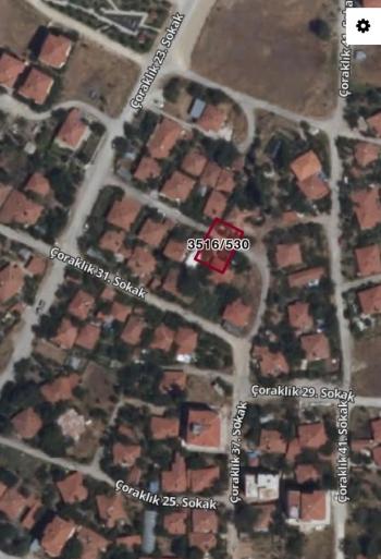 GÜVENAY - ÇORUM BAHÇELİEVLER ÇORAKLIK BAĞLARI  225 M2  HİSSESİ SATILIK ARSA