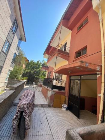 GÜVENAY - ÇORUM KALE MAH.AŞIKLAR TEPESİ CİVARI SATILIK 2+1 DAİRE